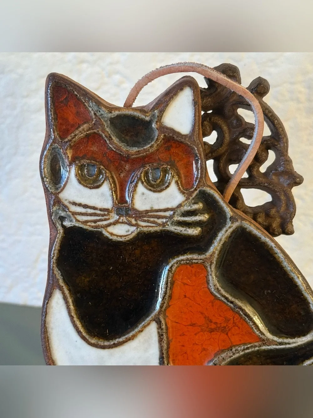 Victoria Littlejohn Brown and White Calico Cat Wall Hanging Art Trivet MCM